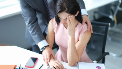 Grabar con el móvil al acosador sexual es legal y una prueba para despedirle